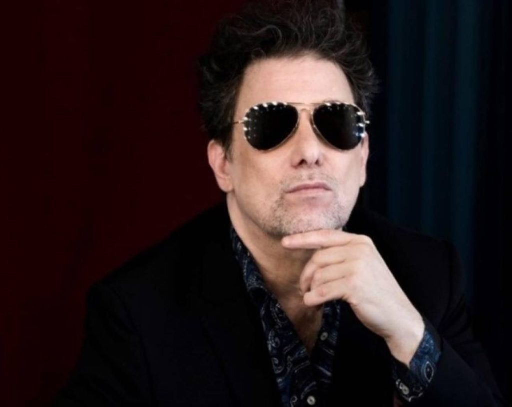 Mil Horas
    
    
    
    
    
        
        
            Andrés Calamaro