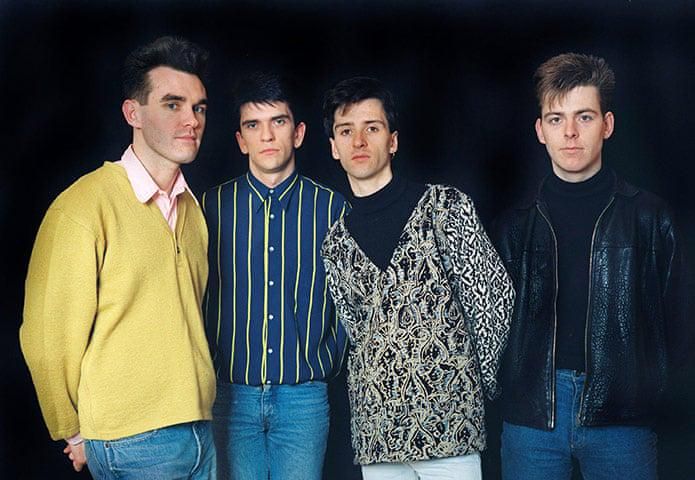 There Is a Light That Never Goes Out
    
    
    
    
    
        
        
            The Smiths