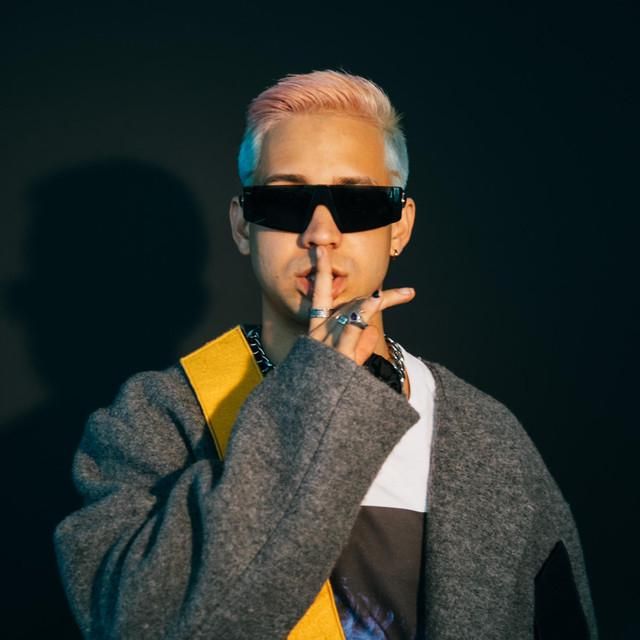 Volando (remix) (part. Bad Bunny y Sech)
    
    
    
    
    
        
        
            Mora